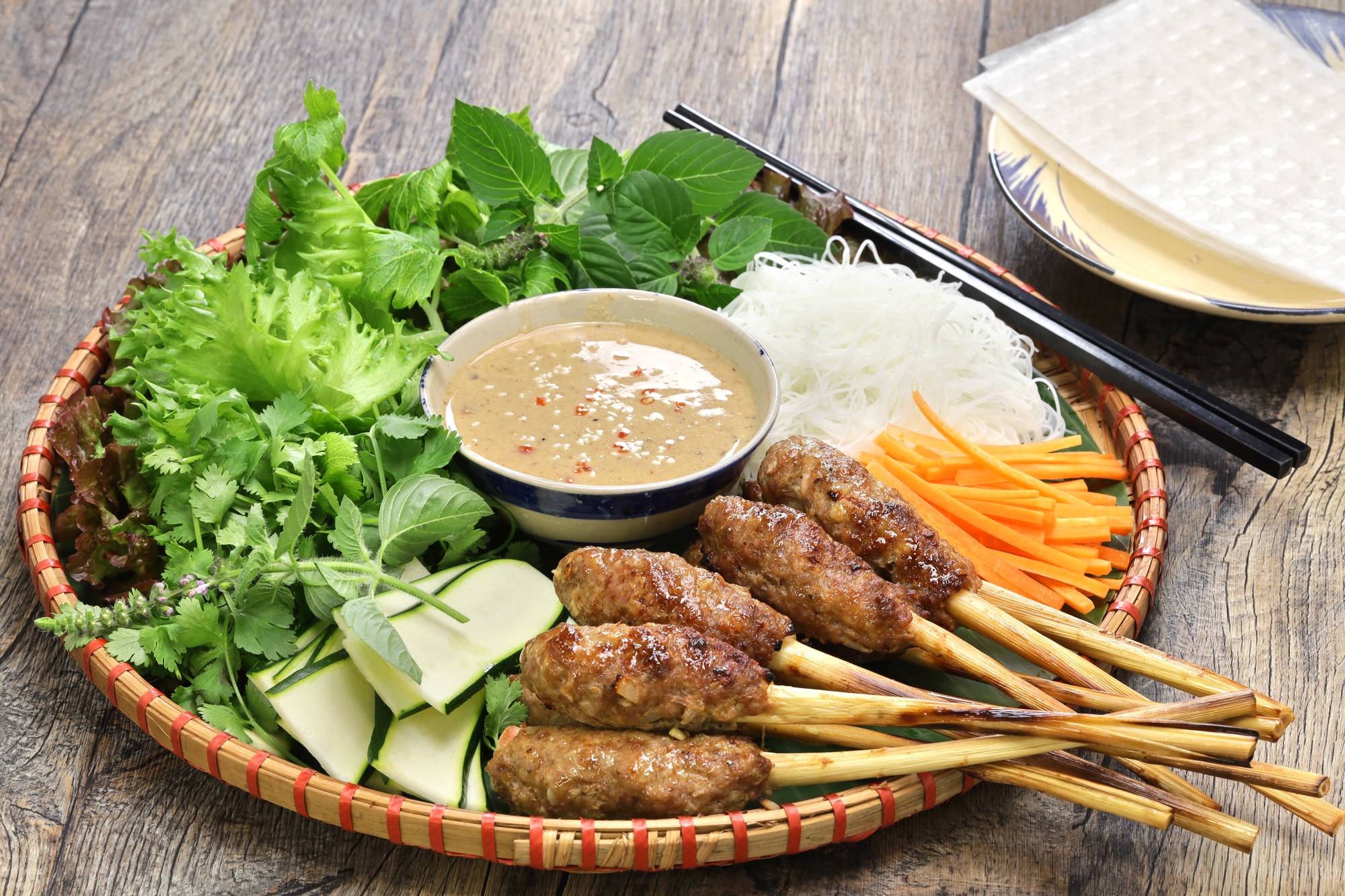 nem lui fue, vietnamese grilled minced pork sausages on lemongrass skewers