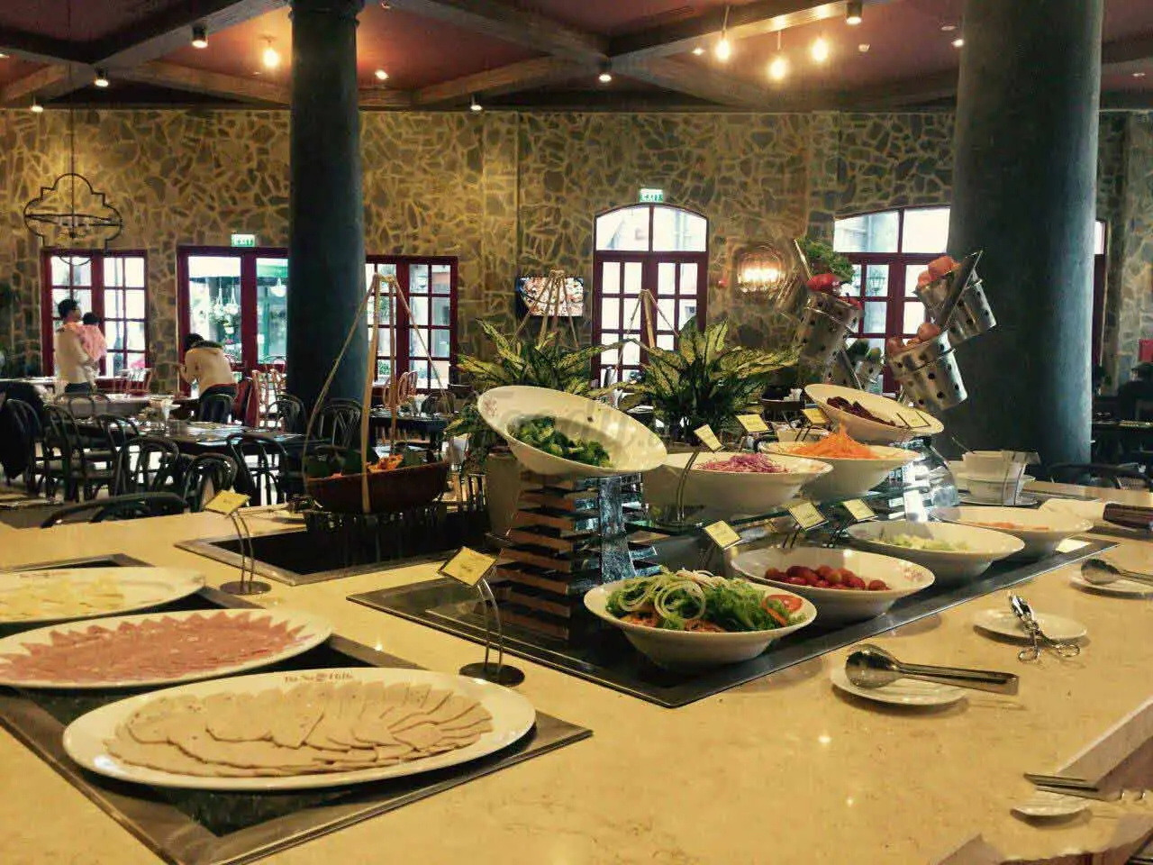 Ba Na Hills 2026: The Ultimate A-Z Travel Guide for a Perfect Trip 14 Arapang restaurant buffet with diverse Asian and European dishes