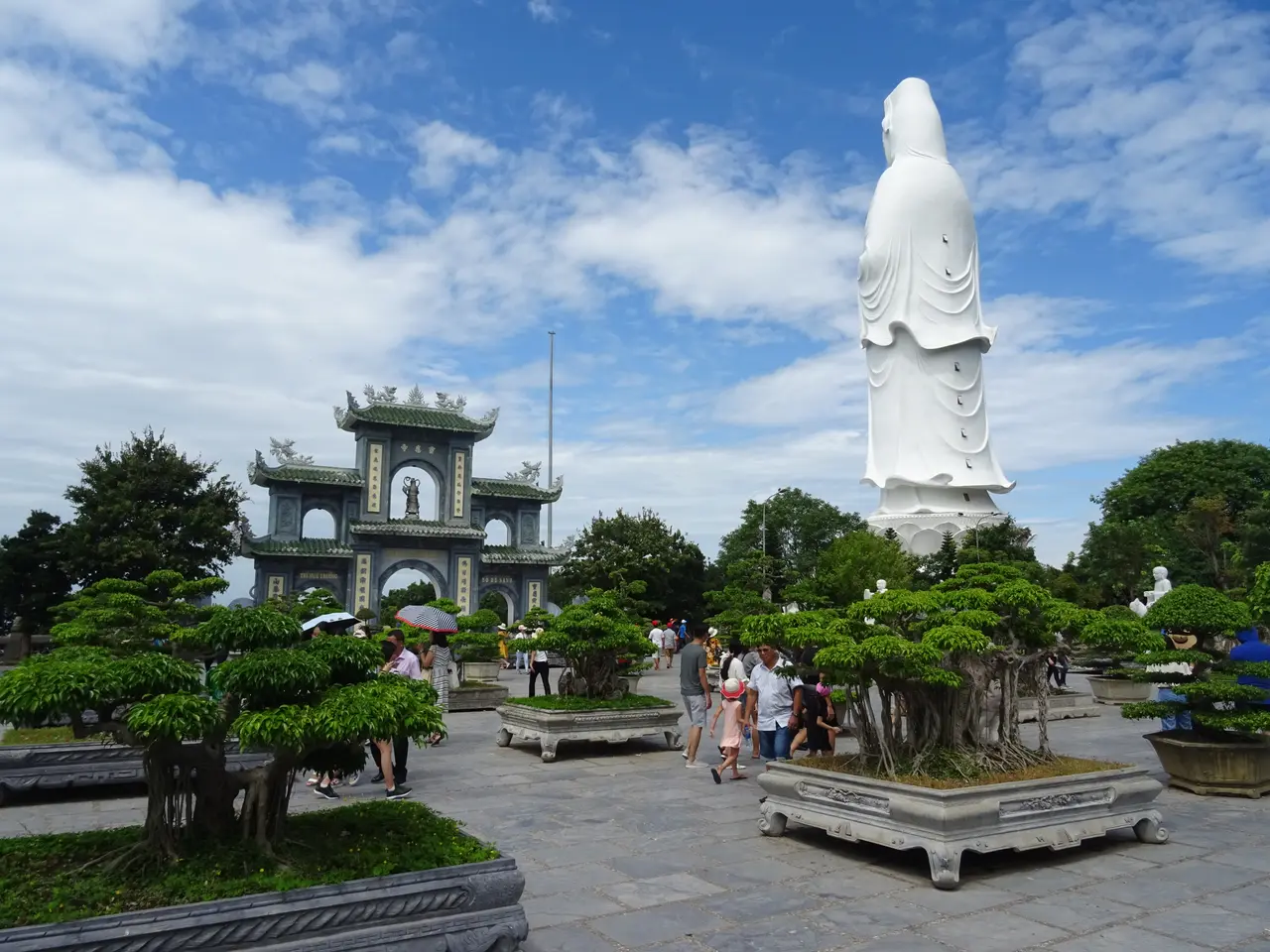 Da Nang Travel Guide 2026: 15 Best Things to Do, Itineraries & Insider Tips for Vietnam's Coastal Gem 8 Lady Buddha statue Linh Ung Pagoda Son Tra Peninsula Da Nang 67-meter tall white Buddha