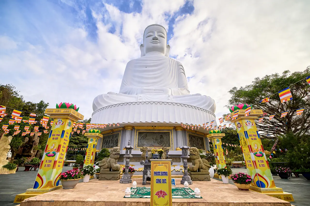 Ba Na Hills 2026: The Ultimate A-Z Travel Guide for a Perfect Trip 10 27-meter white Shakyamuni Buddha statue at Linh Ung Pagoda Ba Na Hills